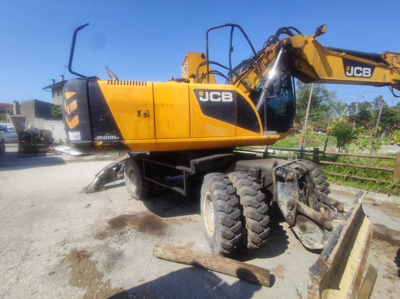 JCB JS200w (ano 2012)