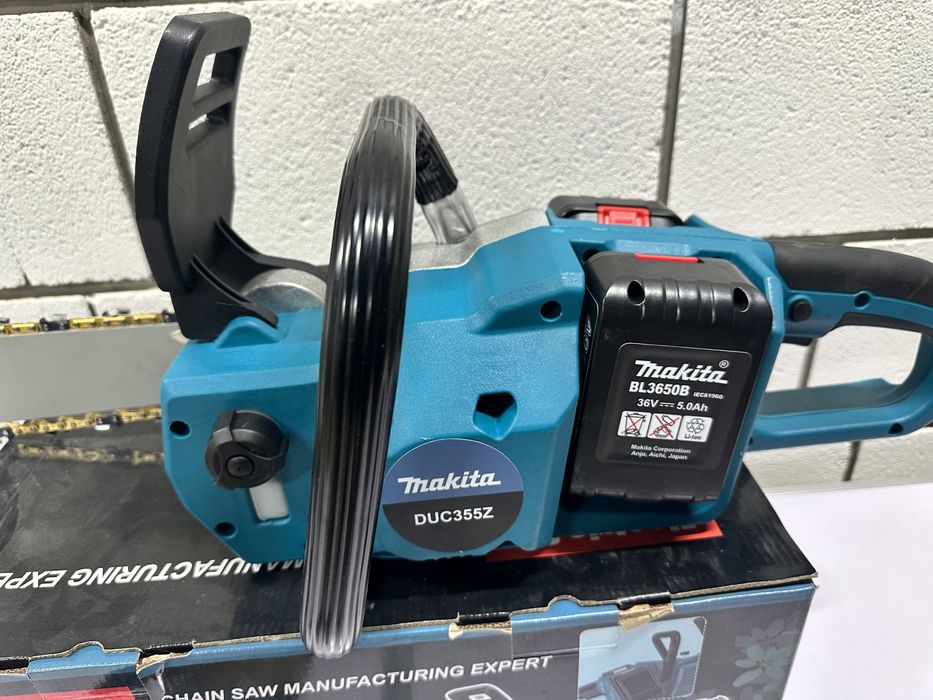 Акумуляторна пила Makita DUC 355z 36v5.0aH