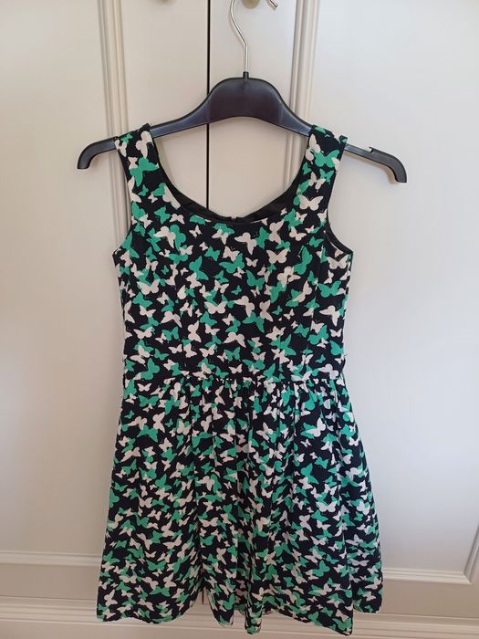 Zestaw sukienek i 2 bluzki dla dziewczynki rozmiar 140-146