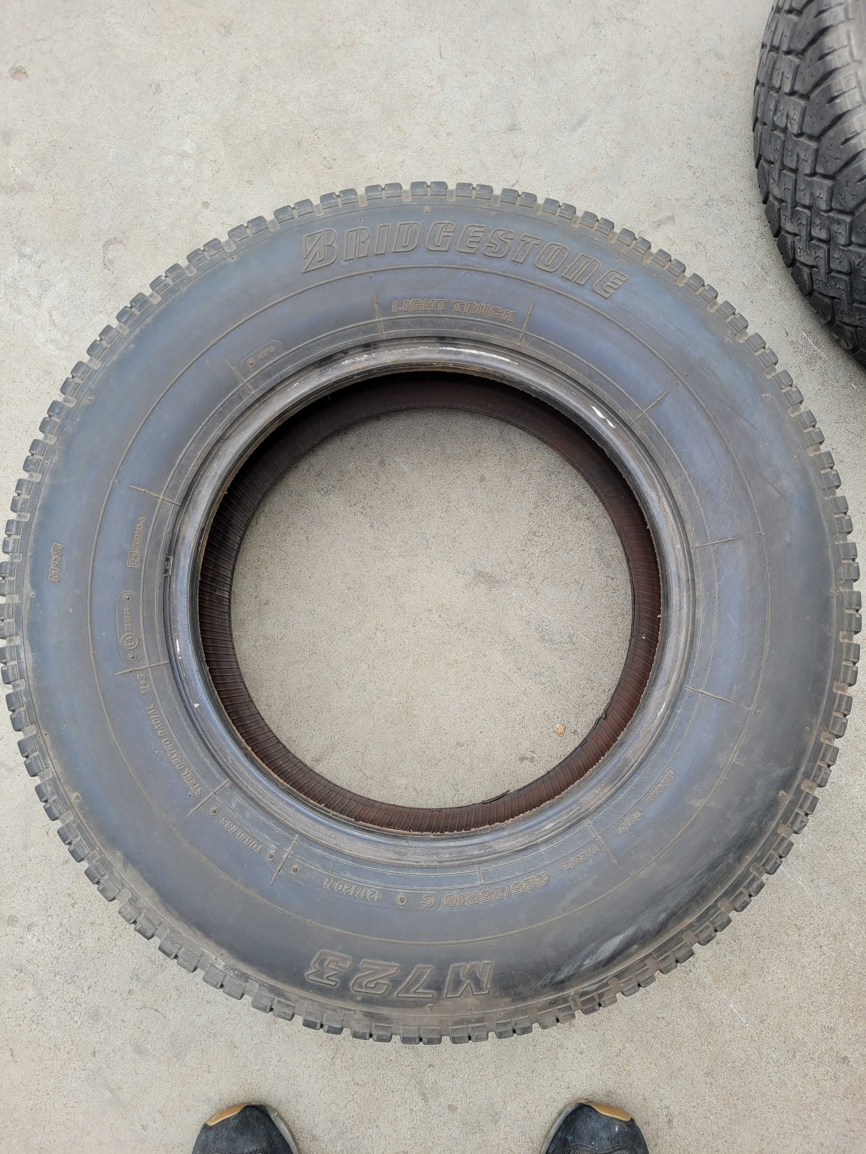 Opona do busa Bridgestone 225/75R16