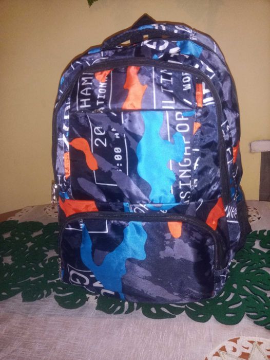 Nowy. Plecak pakowny z motywami odblaskowymi .