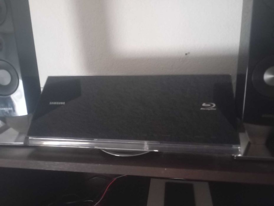 á venda:
sistema de cinema em casa 2.1 SAMSUNG.