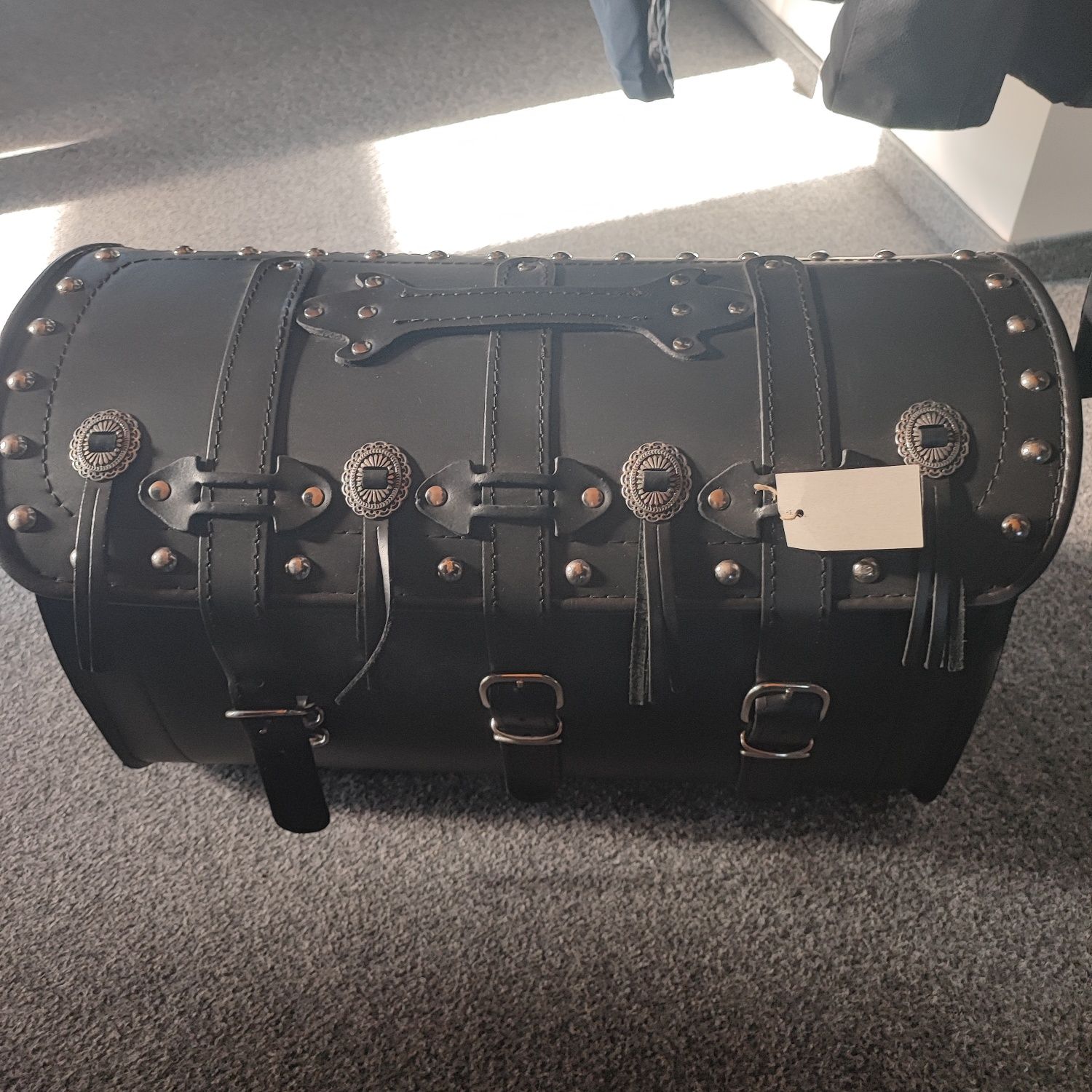 Kufer K08E 55cm skórzany ćwiekowany 2 zamki +kluczyk Chopper