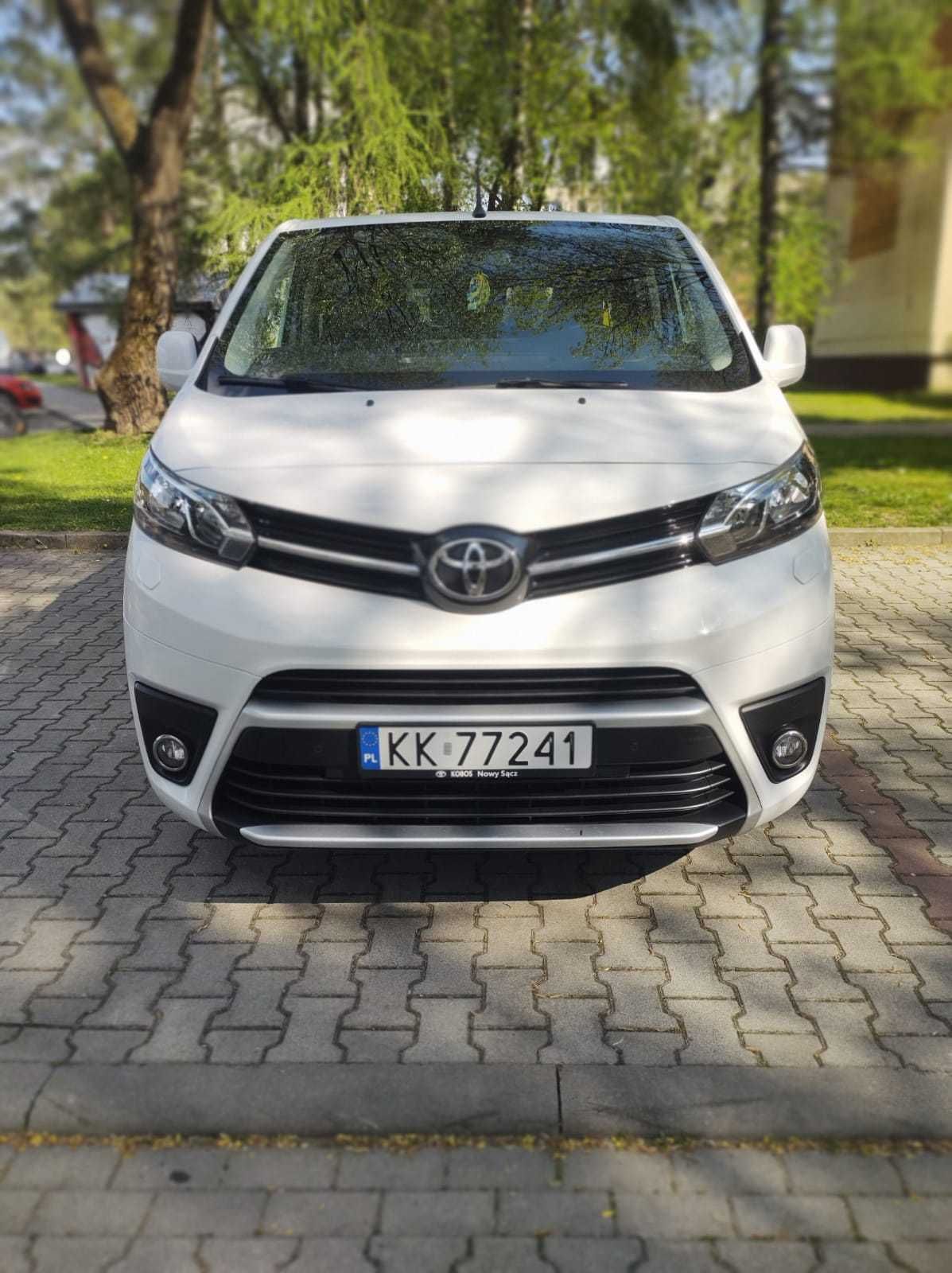 Wynajem busa 9 - osobowego