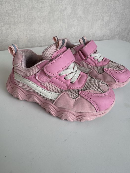 Рожеві кросівки / дитяче взуття 25 розмір