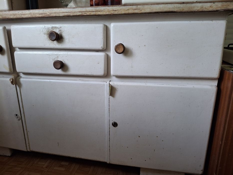 Biały kredens lata 50