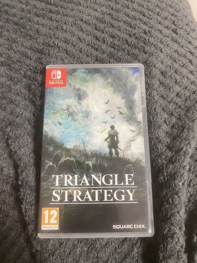 Gra Triangle Strategy Switch