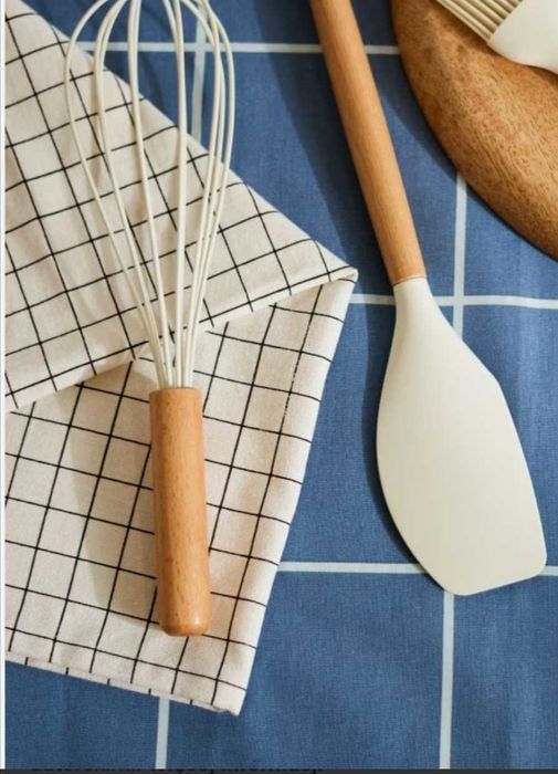 Sinsay Home Zestaw kuchenny trzepaczka szpatułka silikonowa ecru Cream