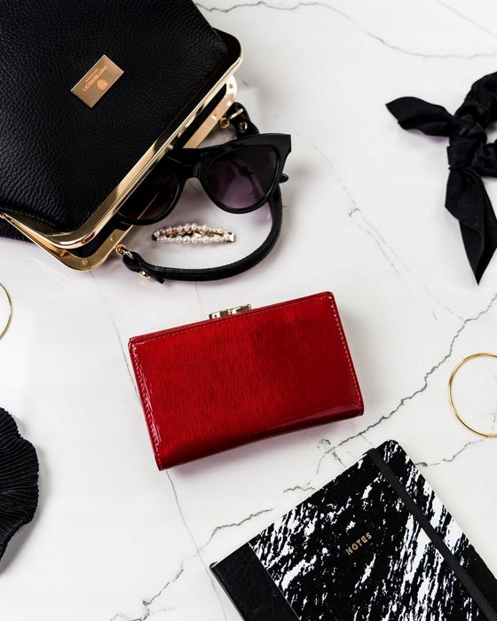 PETERSON portfel damski skórzany lakierowany z biglem P189 czerwony