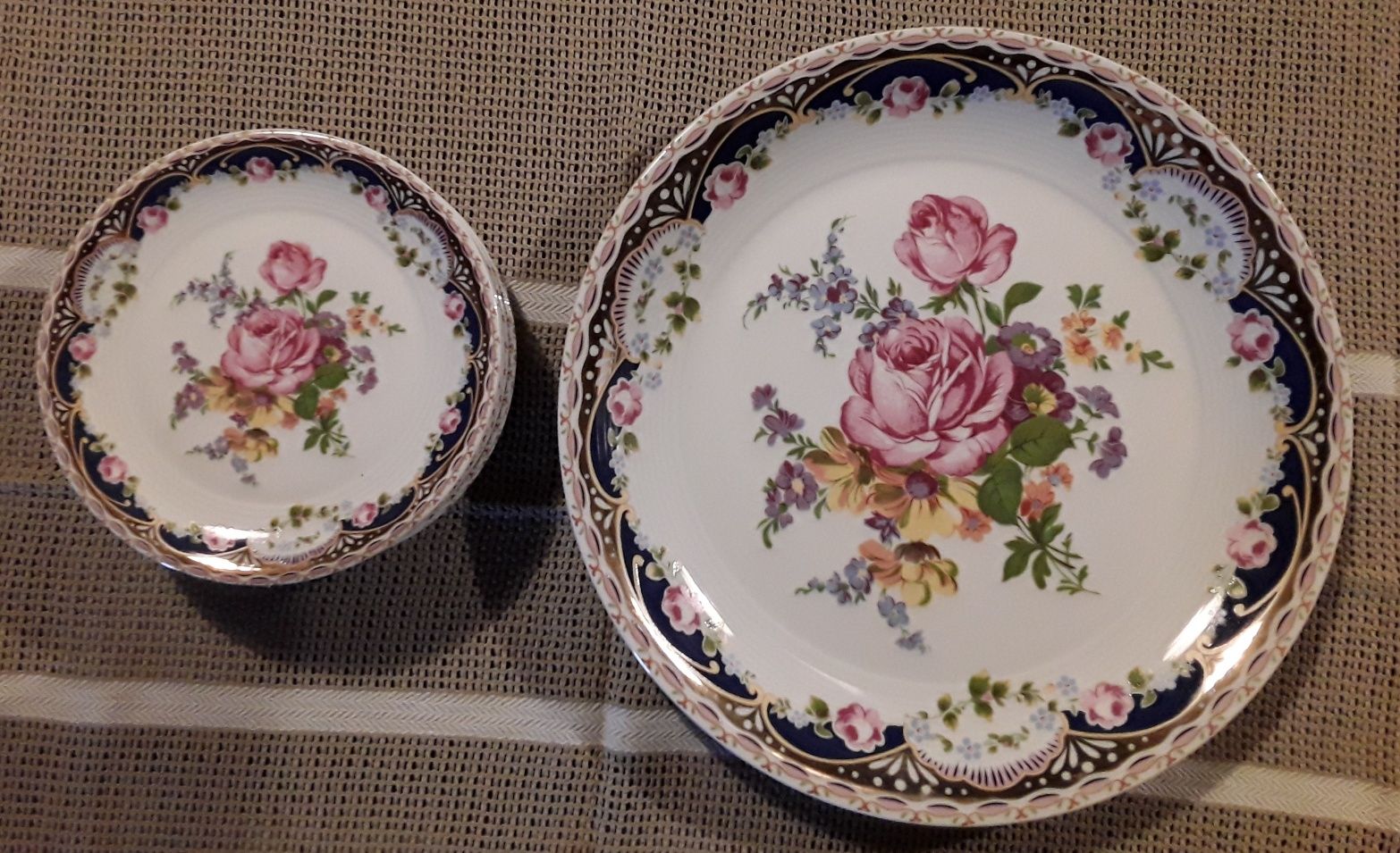 Prato grande de bolo e 6 de sobremesa porcelanas A. V. Limoges Portuga