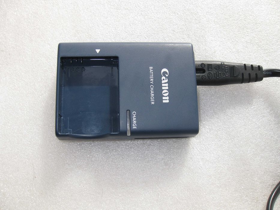 Зарядное устройство фотоаппарата Canon .