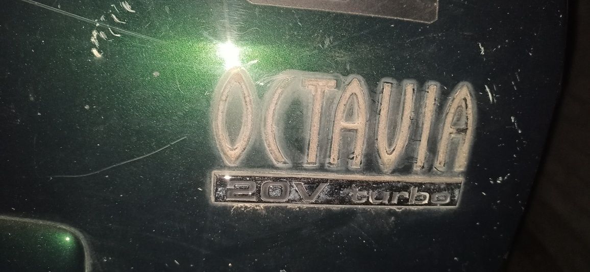 Бампер Skoda Octavia  б/у зеленый