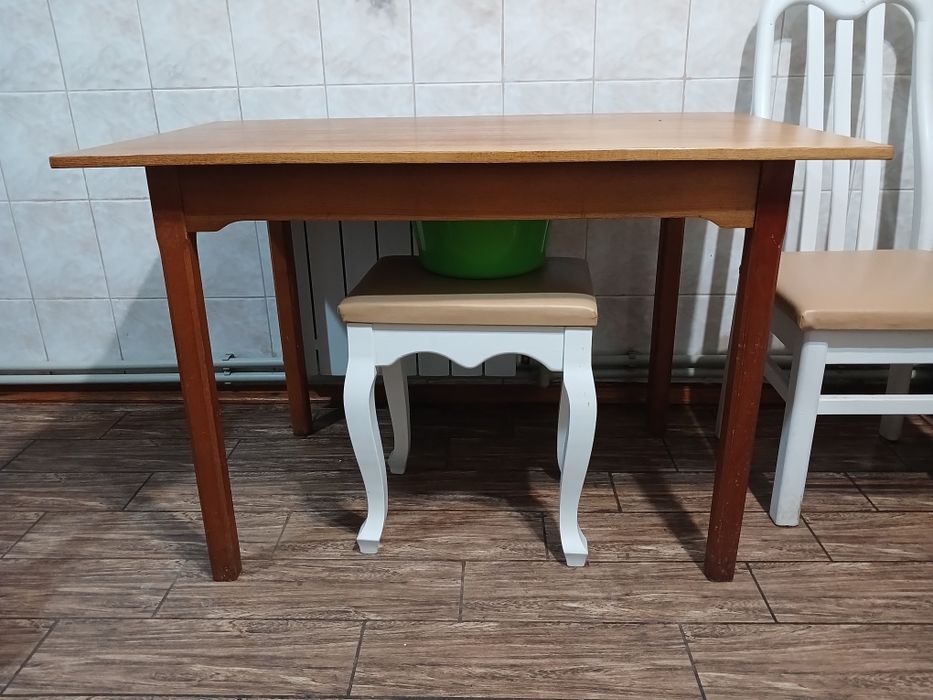 Стол обеденный 1800 грн.