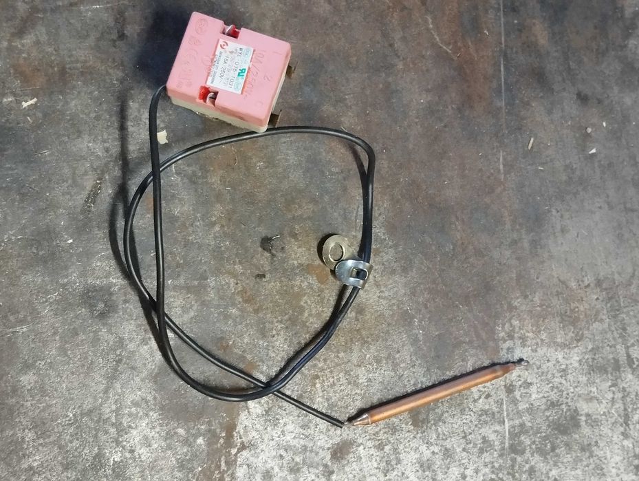 Продам два тена сухих для бойлера по 1000 ват ,також є термостат