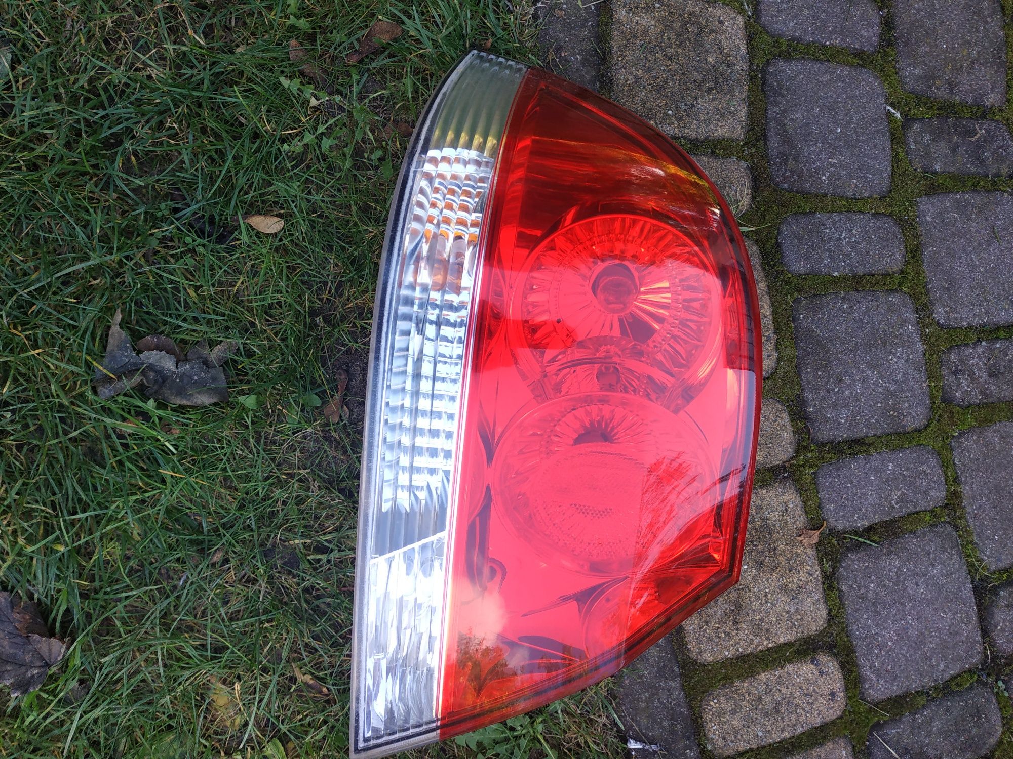 Lampy tył Lancer VII sedan Europa 2006 R stan idealny oryginał