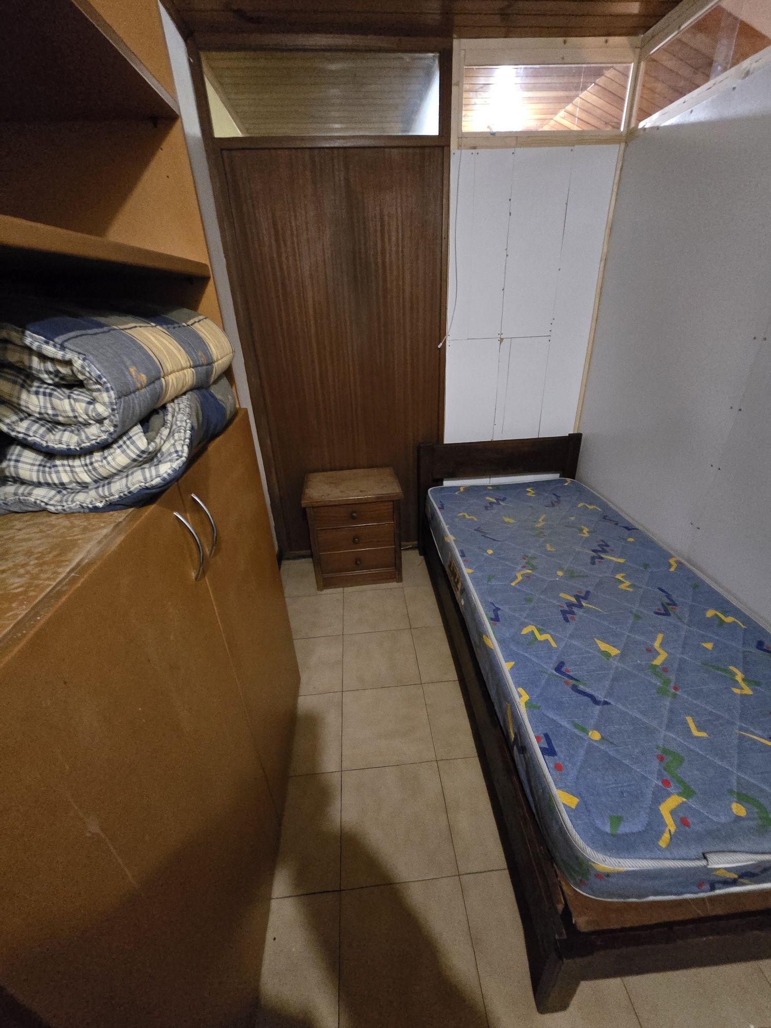 Quarto individual Metro João de Deus Gaia