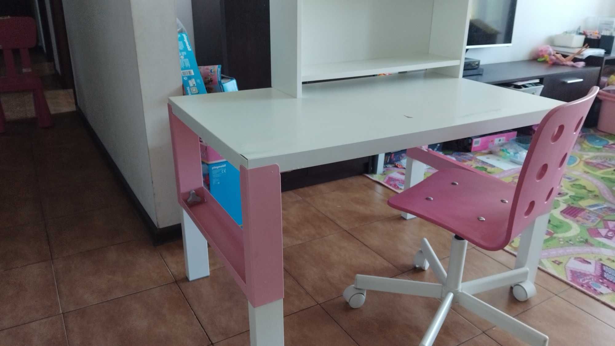 Biurko i krzesło obrotowe Ikea