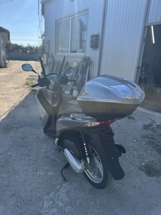 Продам Honda SH150