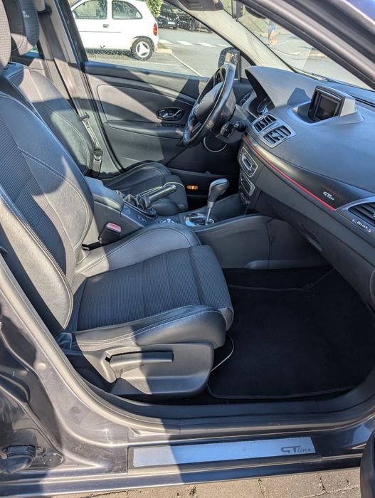 Renault Megane cinzento