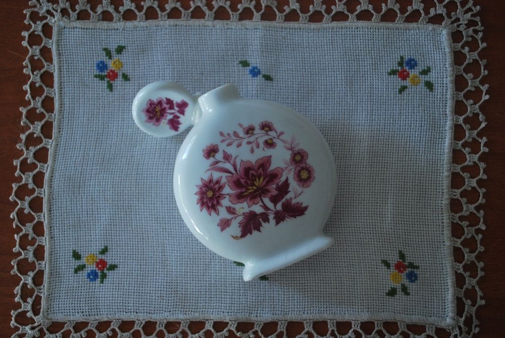 Estojo Lavatório Antigo (Saboneteira e Frascos) Porcelanas Guillen