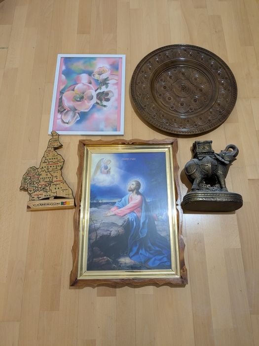 Декоративні предмети інтер’єру. Статуетки, годинник, картини