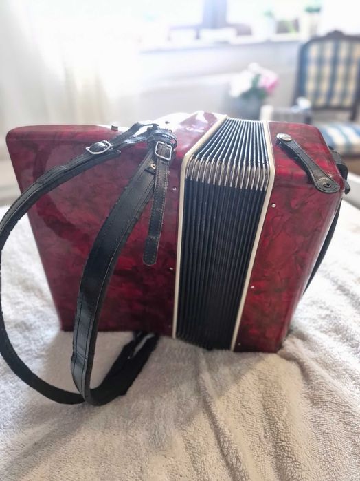 Akordeon Stella 34/48 + futerał – 1100 zl