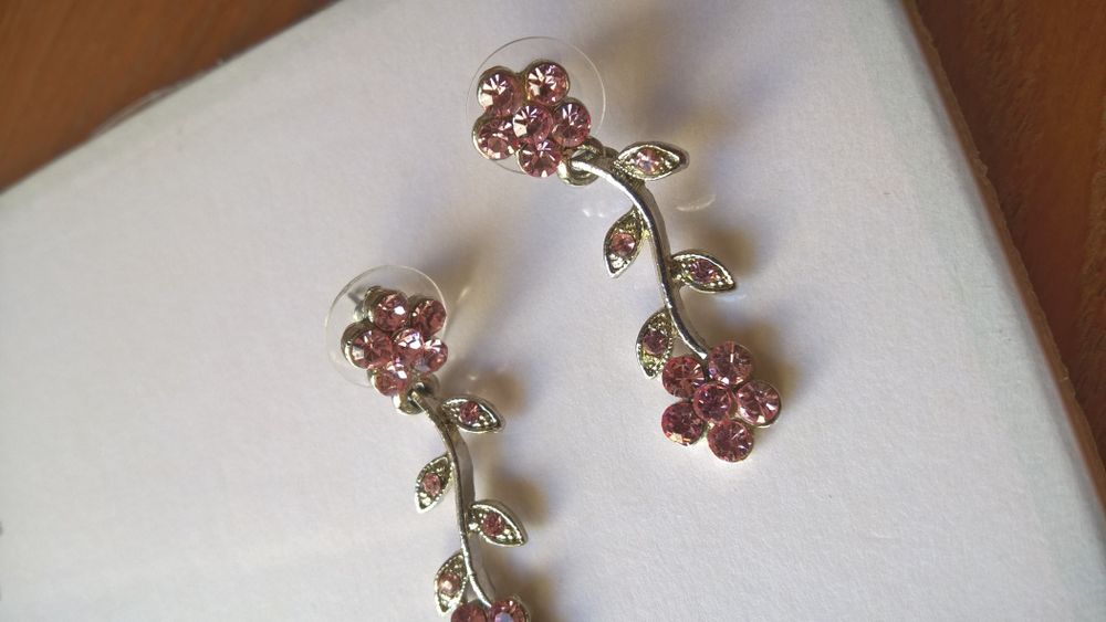 Brincos com flor prateados e rosa (portes Incluídos)