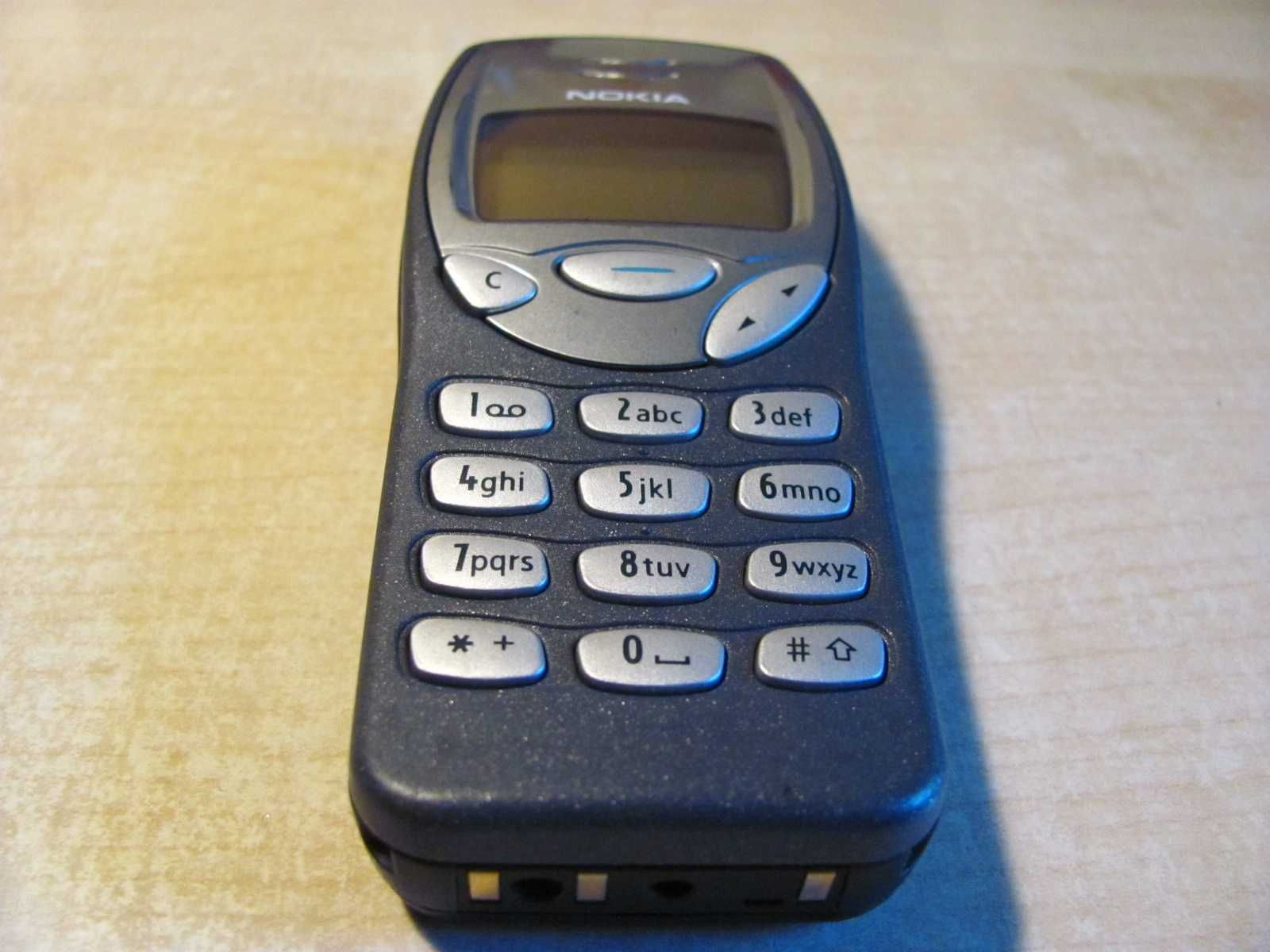 Stary telefon komórkowy Nokia 3210 - niedrogo sprzedam