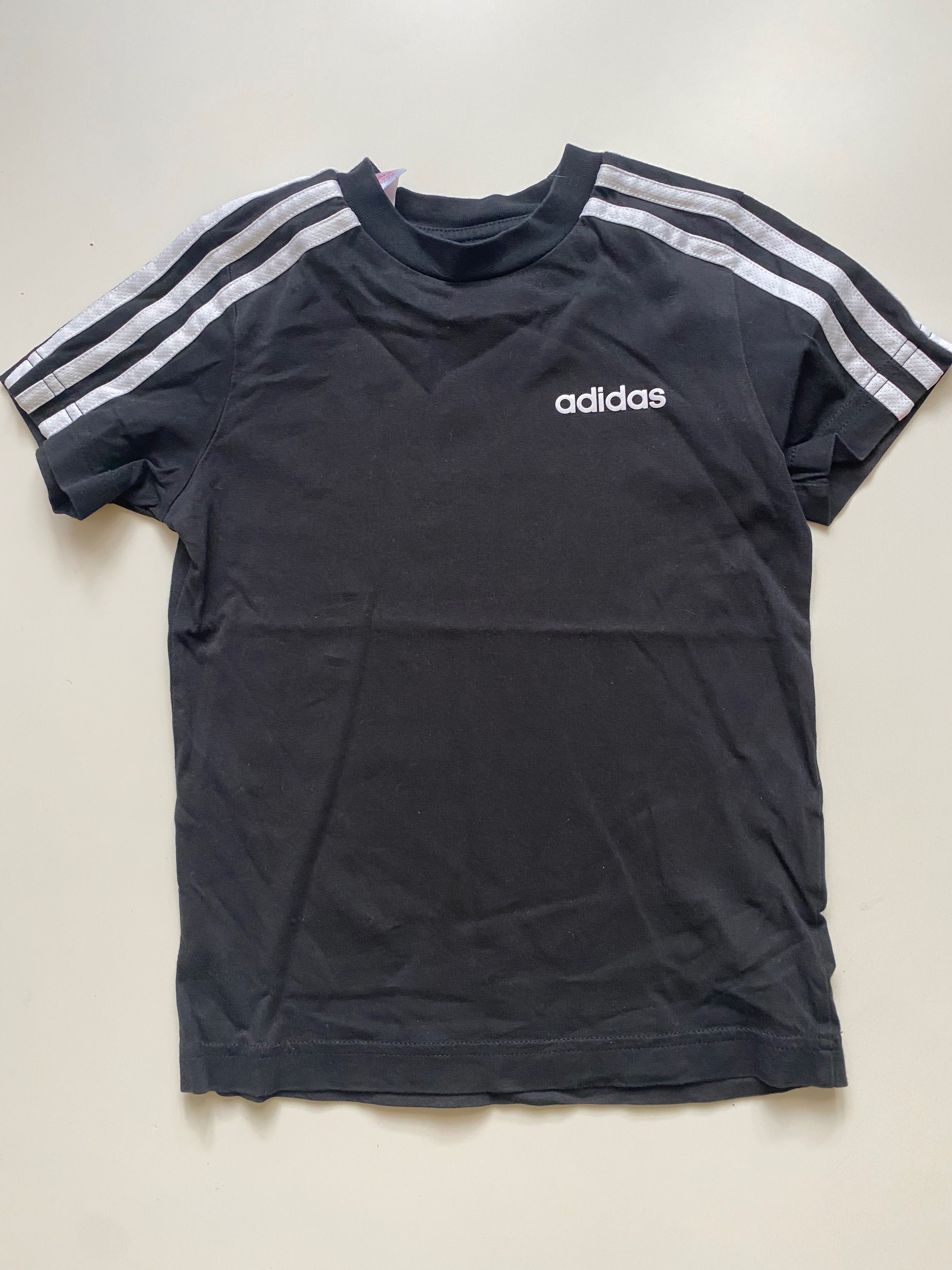 T-shirt Adidas rozmiar 5-6 Y (116)