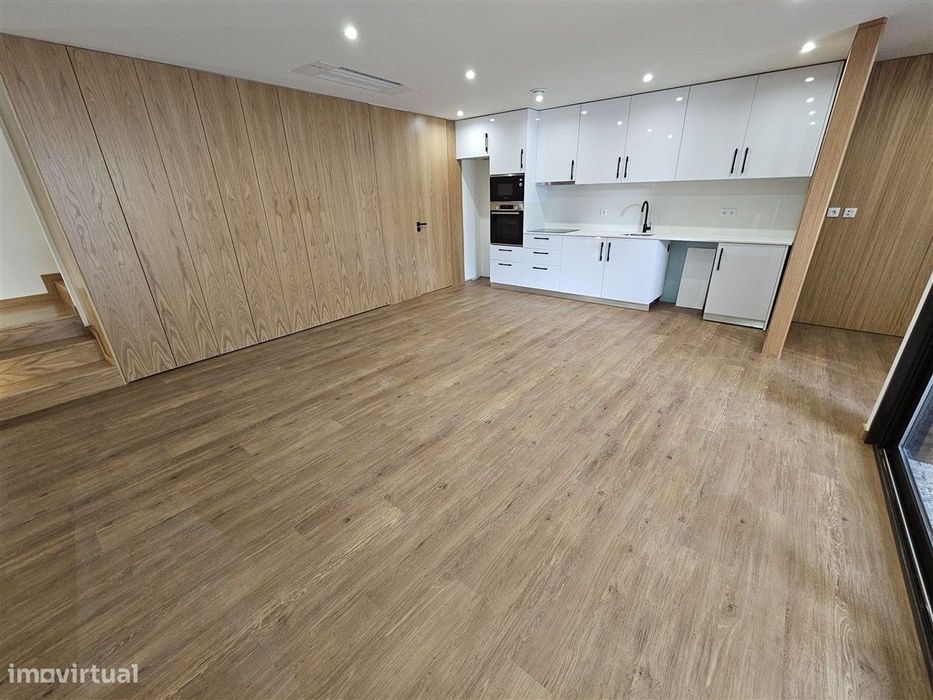 Moradia T2 Nova-2ª linha de Mar-Aver-o-Mar-Póvoa de Varzim