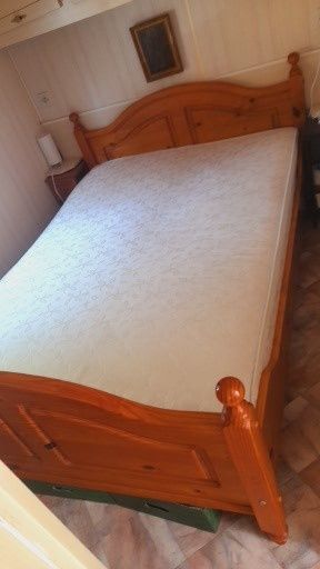 Łóżko sosnowe 140 na 200 z litego drewna