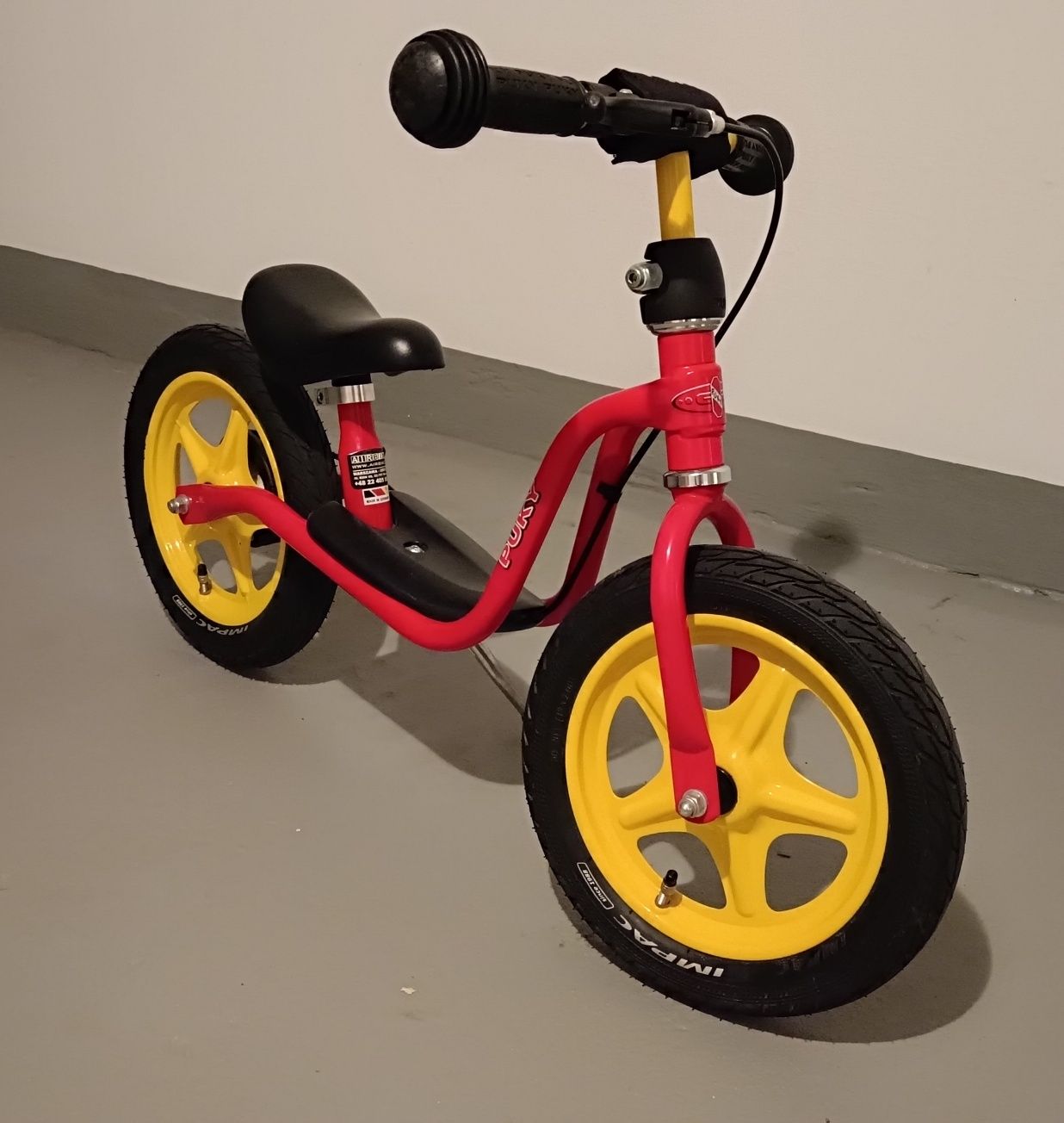 Rowerek biegowy Puky LR1 czerwony. Nauka jazdy dla dziecka.