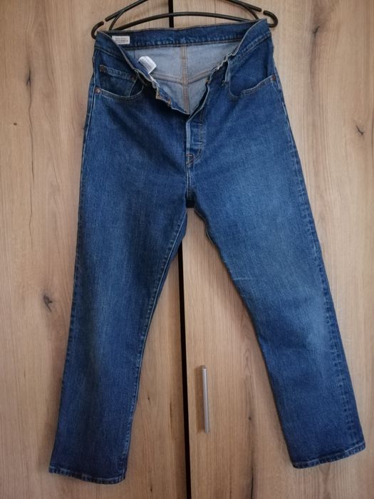 Продам жіночі джинси Levis 501