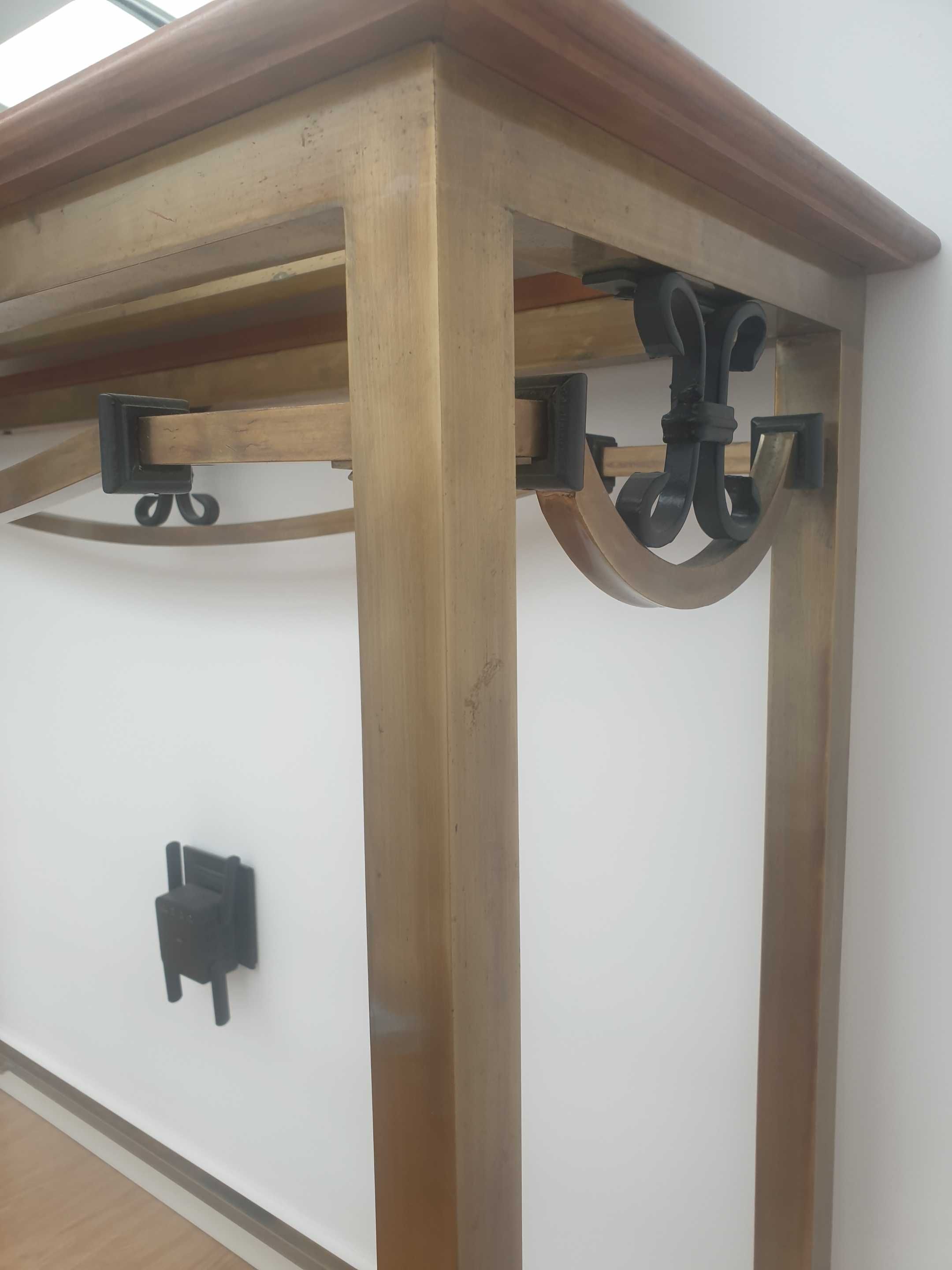 Lindíssimo Conjunto Credência + Espelho em Latão e Ferro