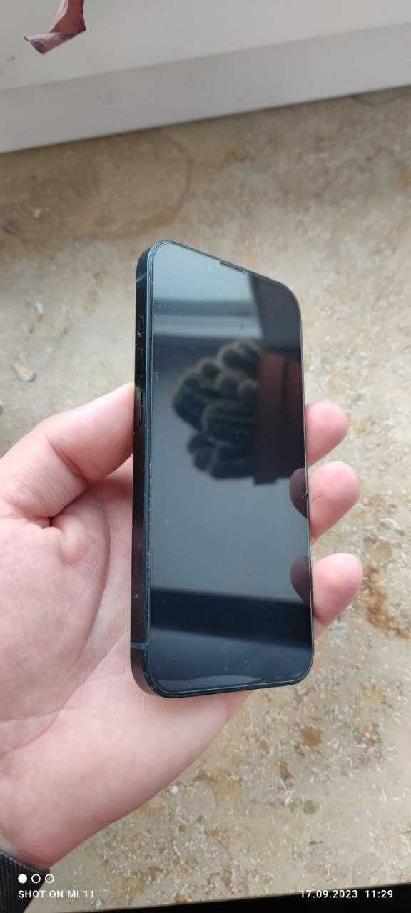 Apple iPhone 13 Black в гарному стані