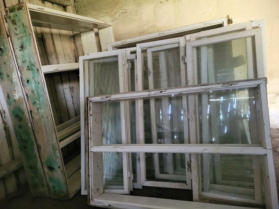 Дубові двері та вікна