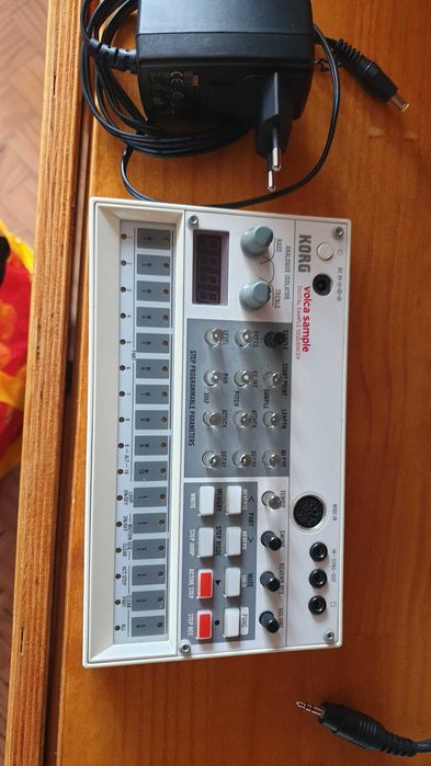 Korg Volca Sample + transformador original