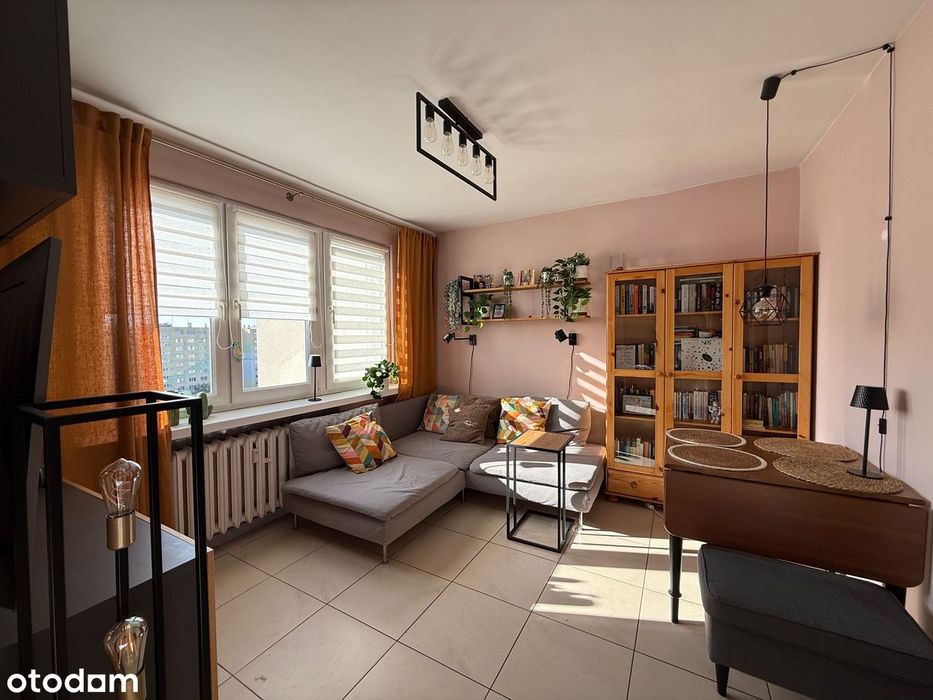 Dwa pokoje, Retkinia, 10 piętro. Cisza, spokój, niesamowity widok.