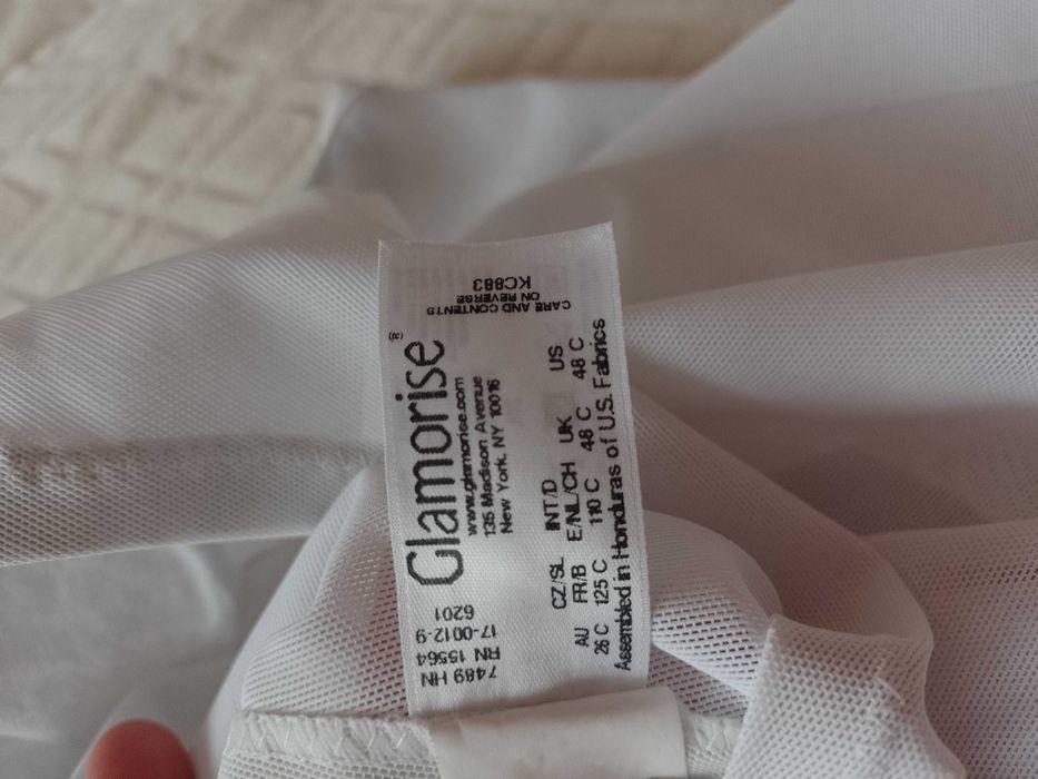 (110C) (4XL/48) Ekskluzywne,. Białe Mocno modelujące z Wiednia