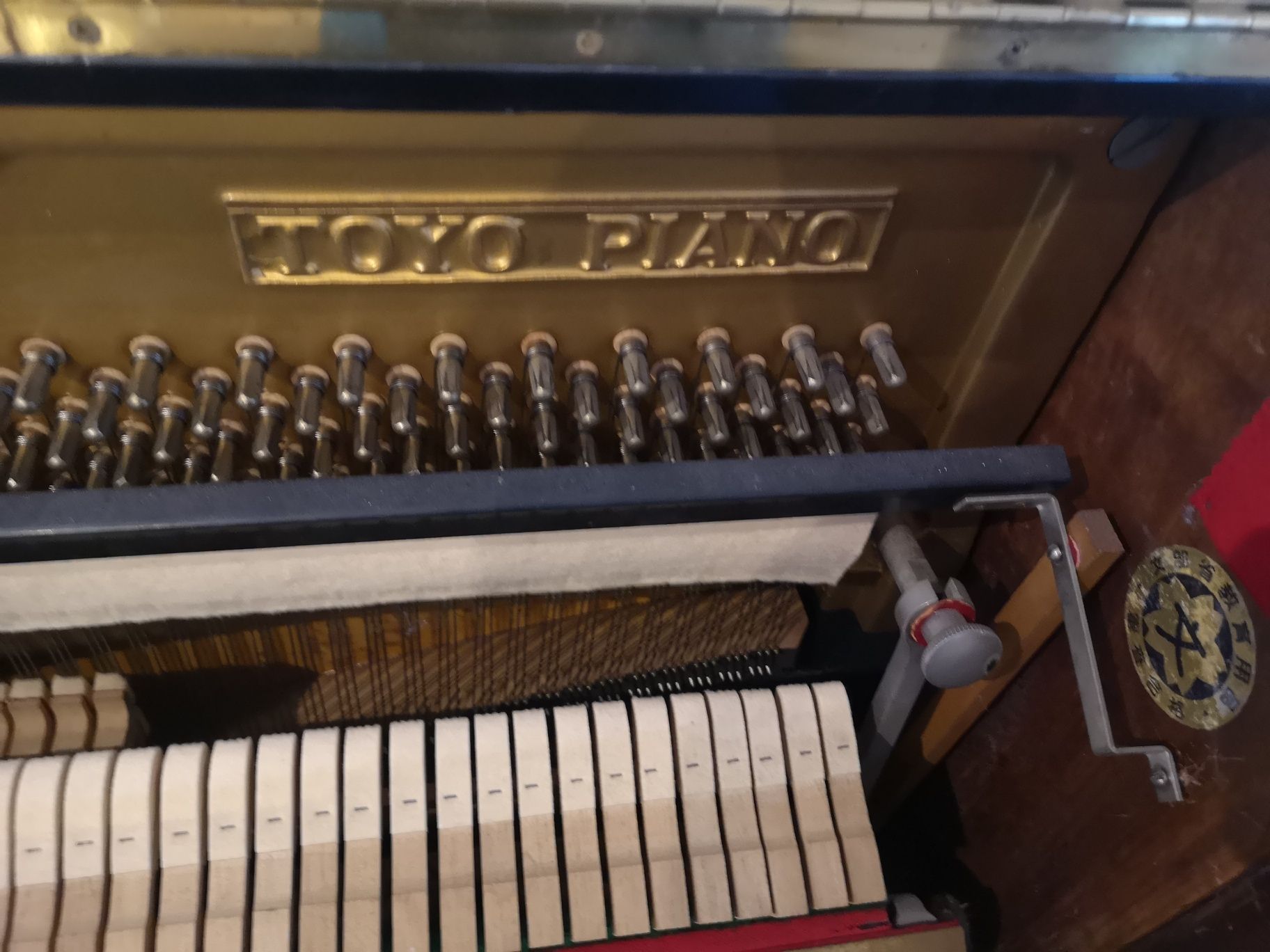 Pianino  Apollo. Jak Yamaha U1