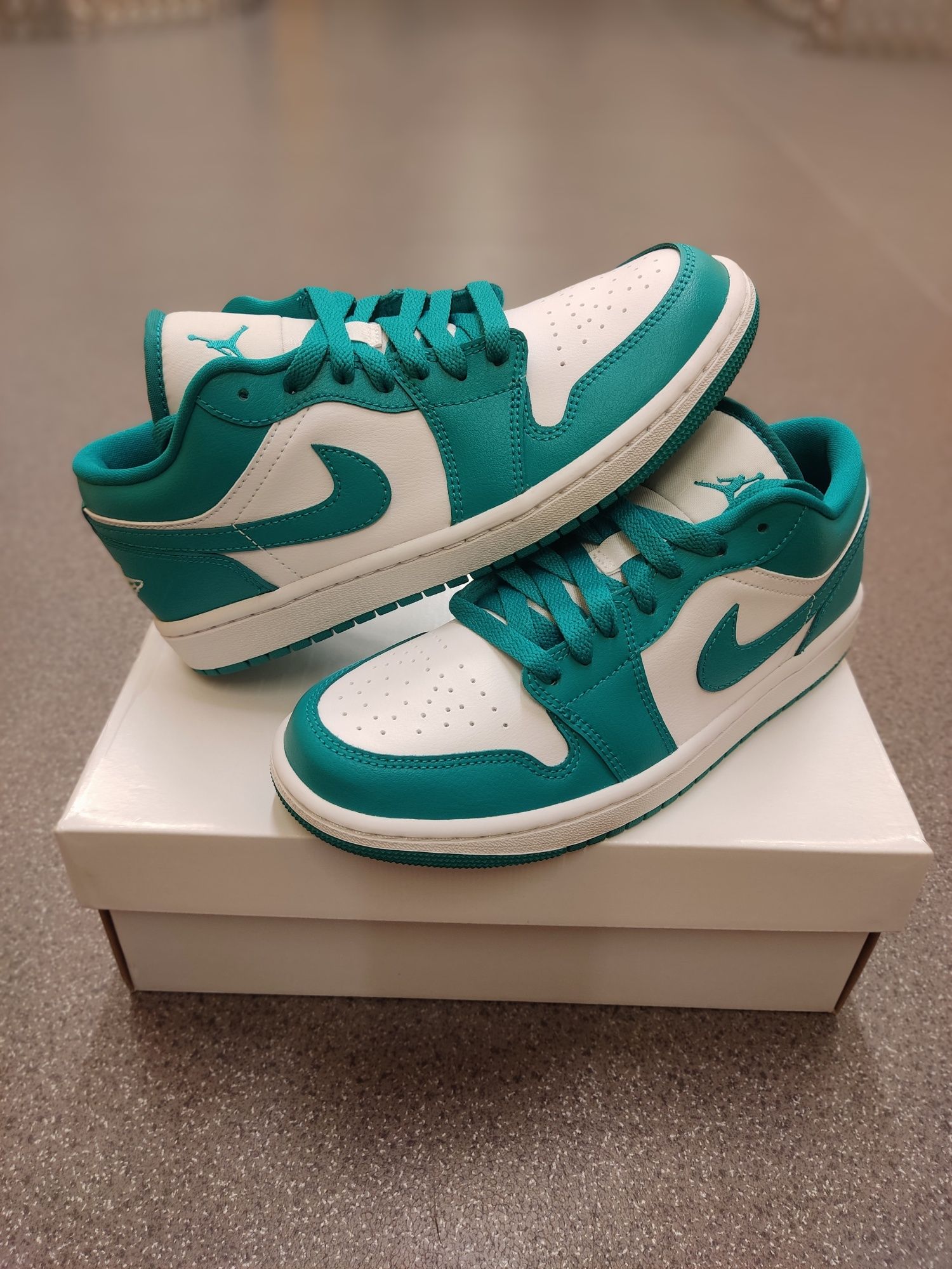 Jordan 1 Low Emerald