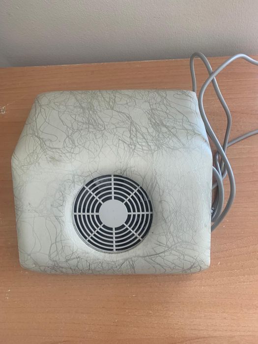 Aspirador de pó - manicure.