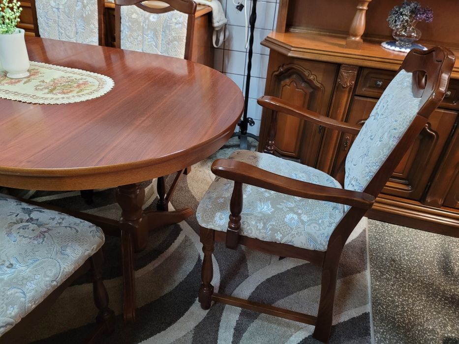 Stół rozkładany owal kolor orzech ciemny z 6 krzesłami