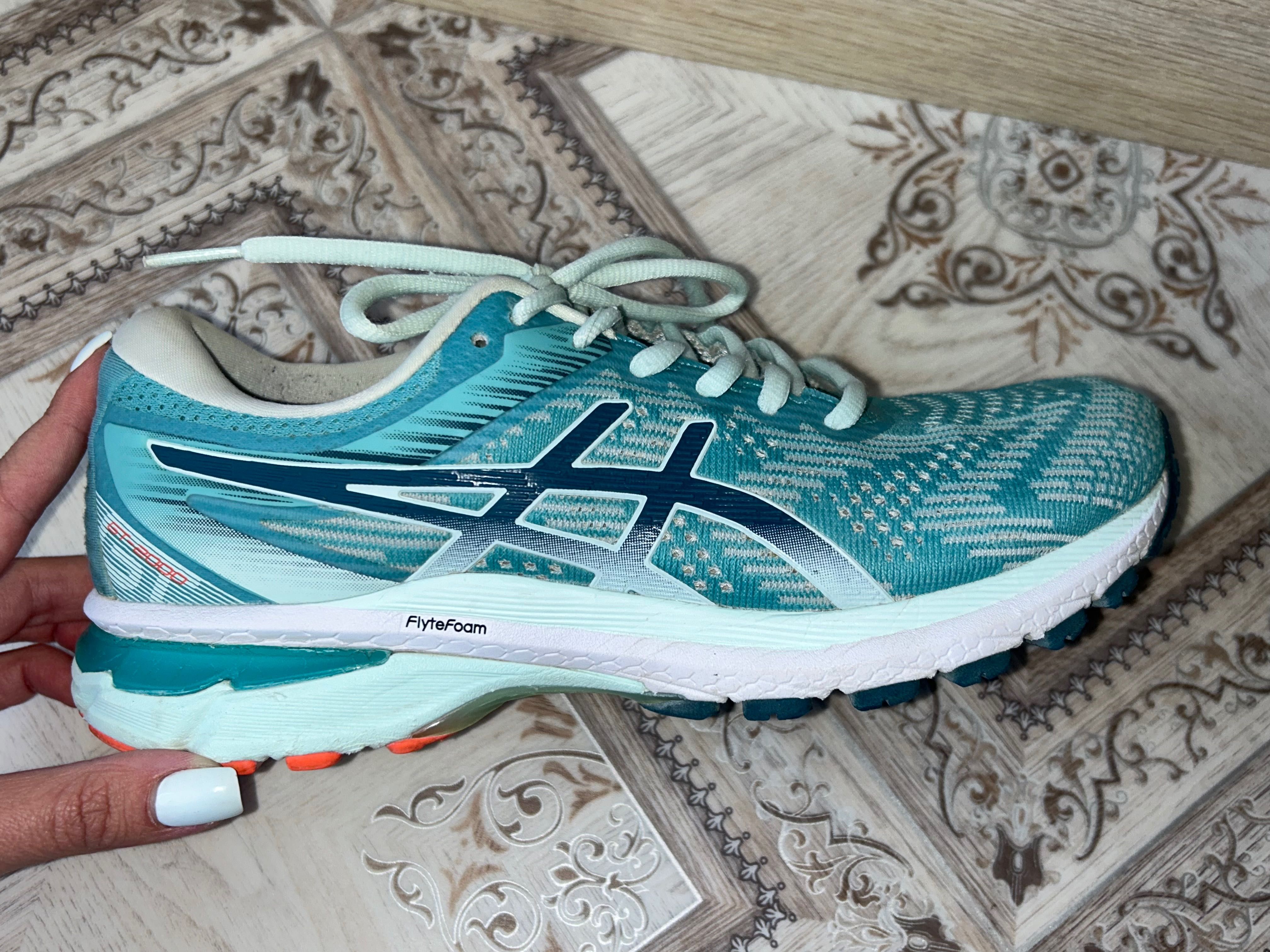 Жіночі кросівки для спорту Asics