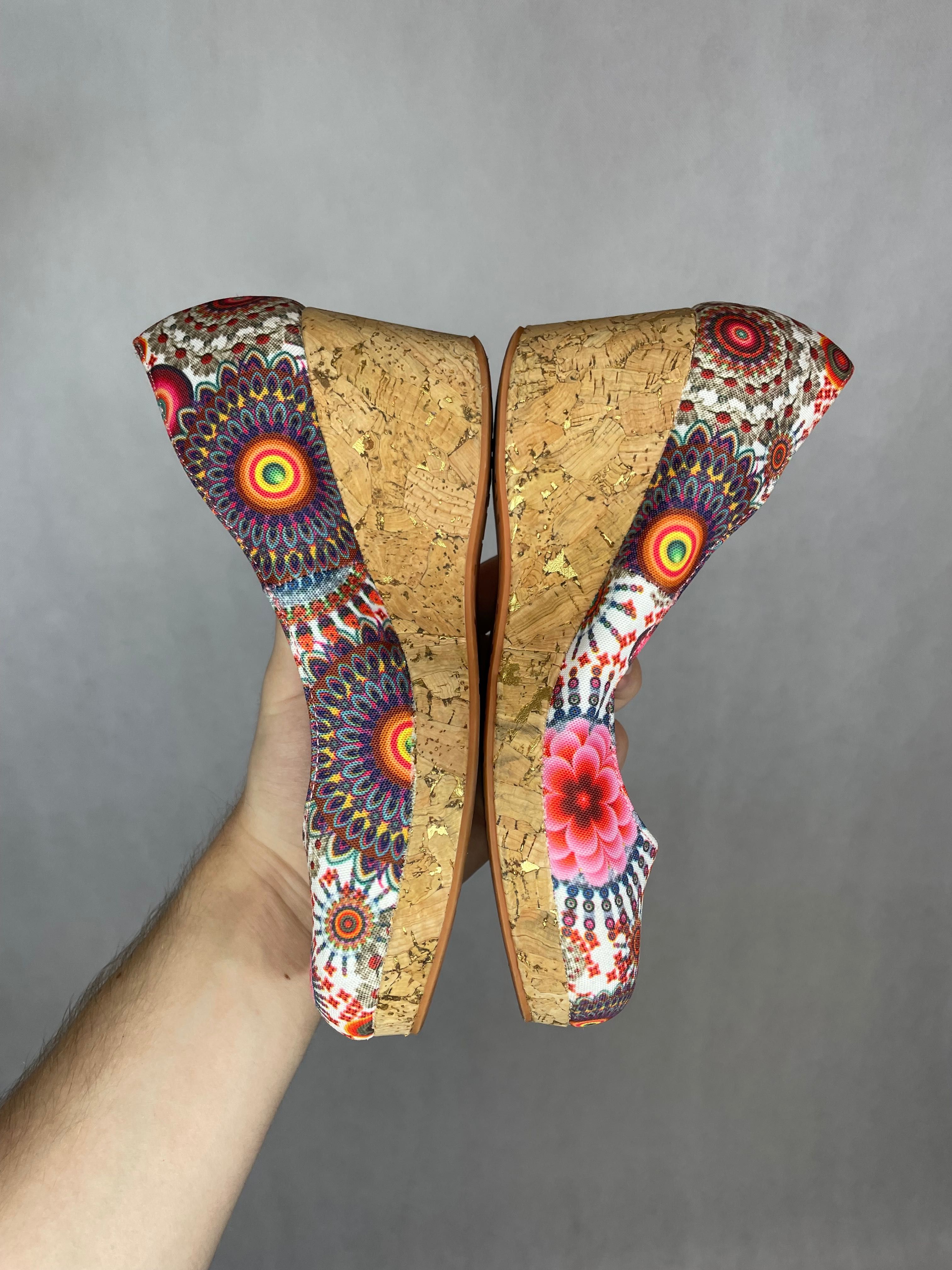 Espadryle desigual