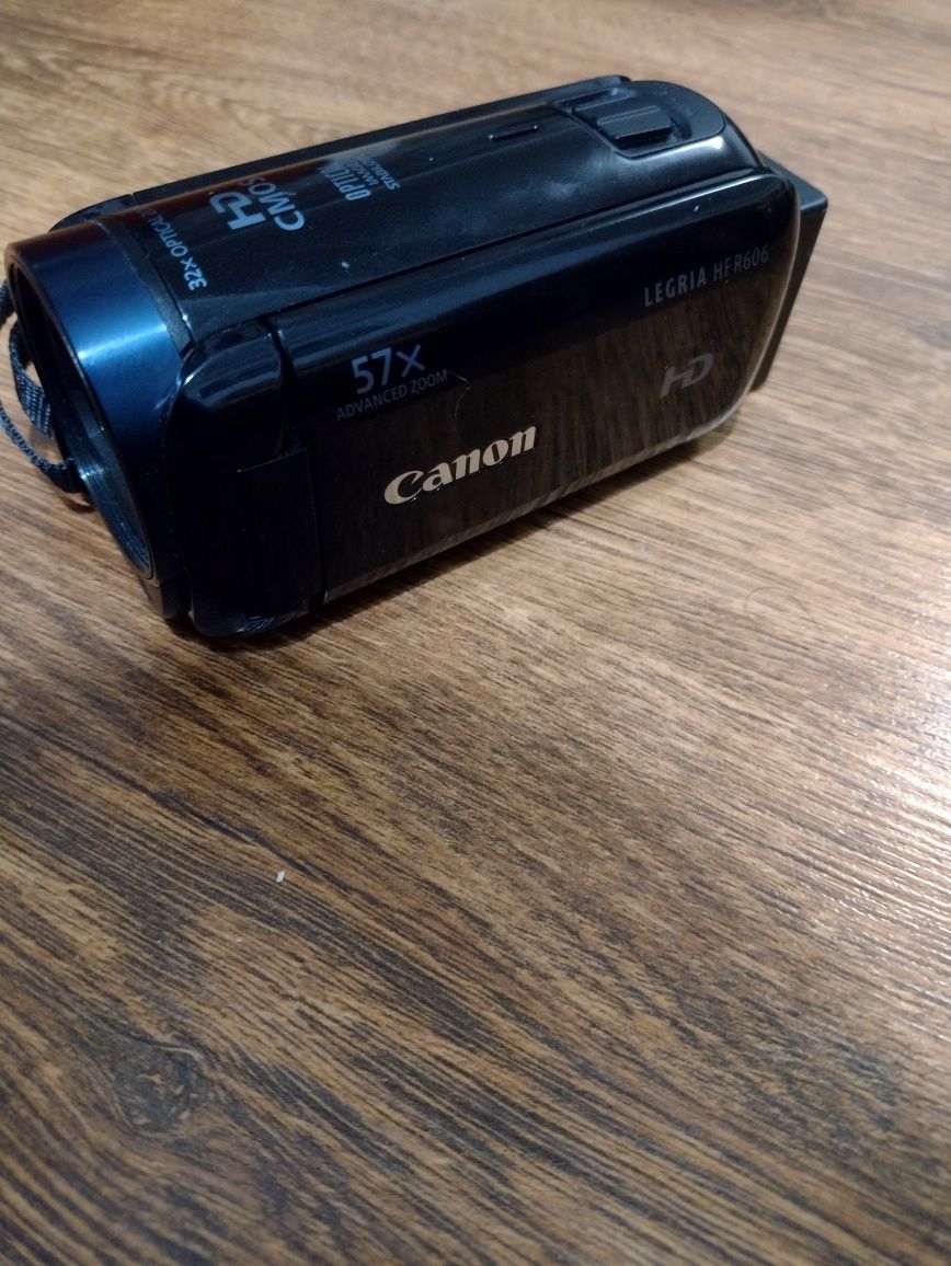 Видеокамера CANON HD legria HF R606