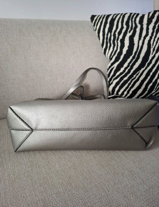 Guess torebka torba shopper na ramię srebrna czarna dwustronna