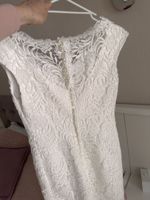 Весільна сукня.