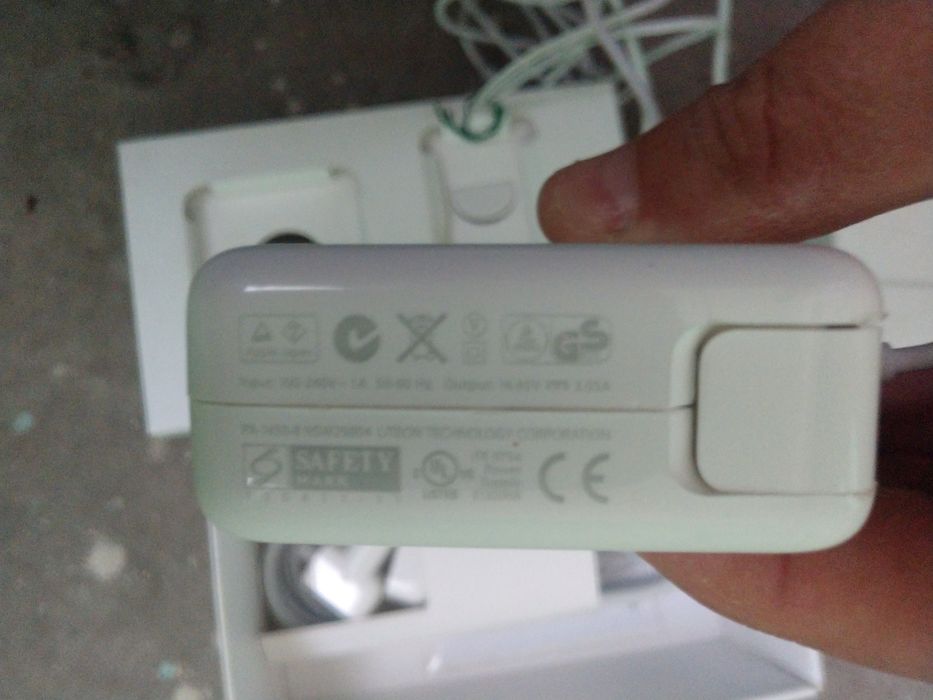 Блок питания от MacBook, зарядка новая но не рабочий