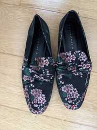 Mocassins com flores da Zara